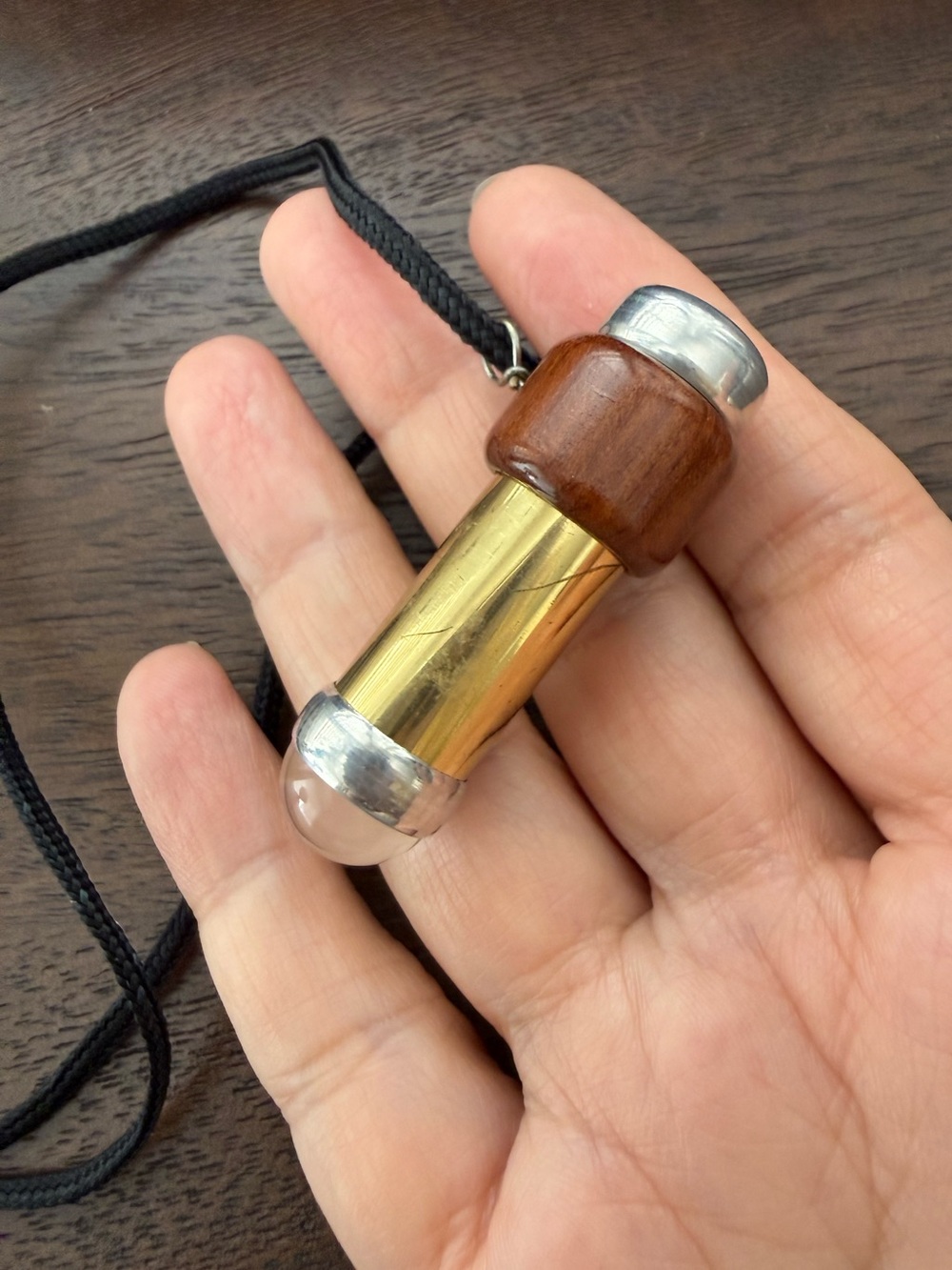 Vintage wood and brass mini kaleidoscope pendant necklace - Picture 4 of 6